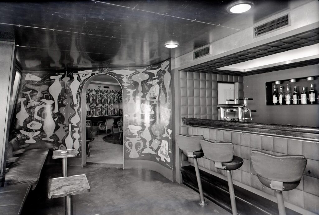 Foto Mioni, bar di I classe, mn Esperia ,negativo su lastra ai sali d’argento, 1949